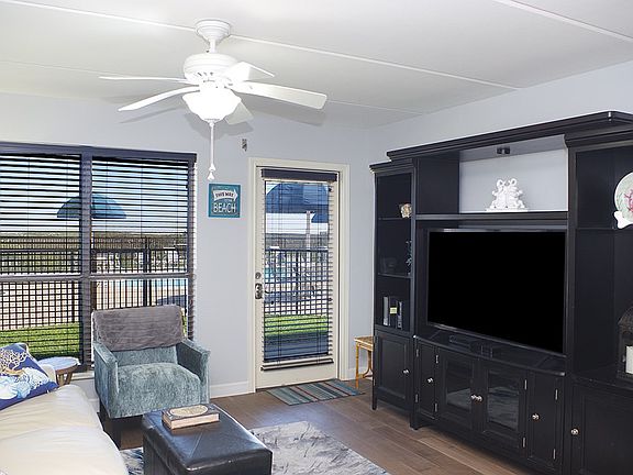 3rd image of 1816 Gulf Blvd #103