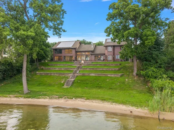 2612 Cove Ln, West Bloomfield, MI 48323