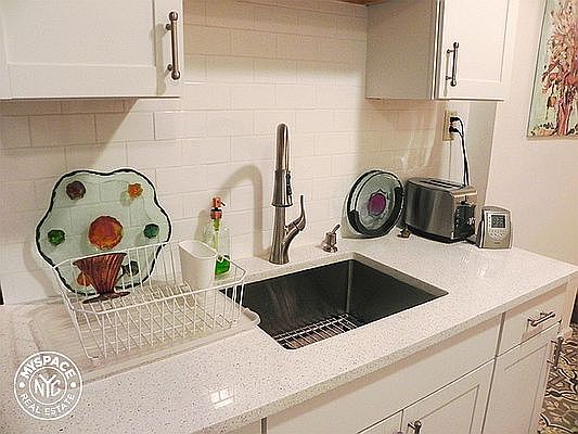 4th image of 156 14th St #1