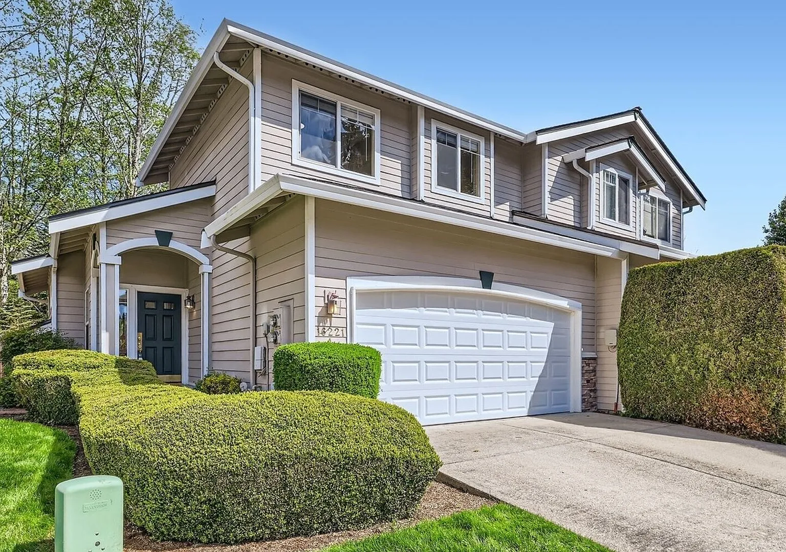 Charming 3-Bedroom Townhome in Edmonds — Photo 1