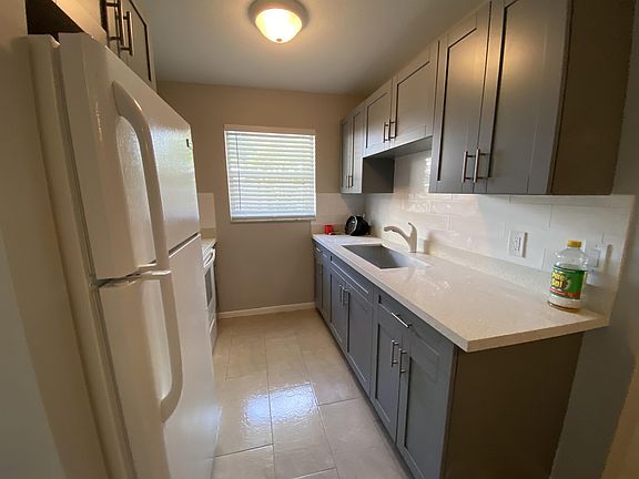 4th image of 715 N H St APT 1