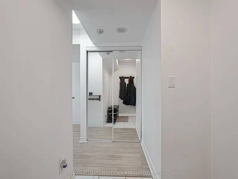 33 Elm Dr W #305 — Photo 4