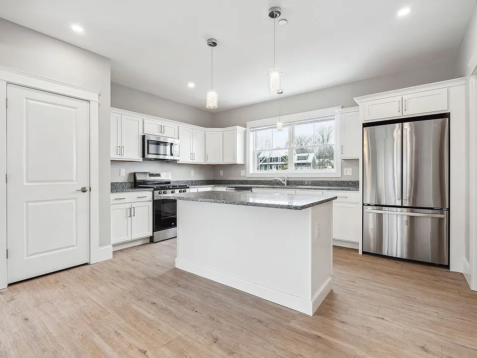 3 Quill Ln #208