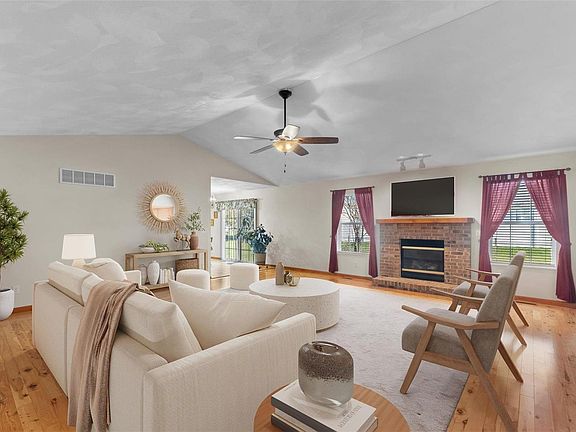 3rd image of 1408 Dannehold Farms Dr