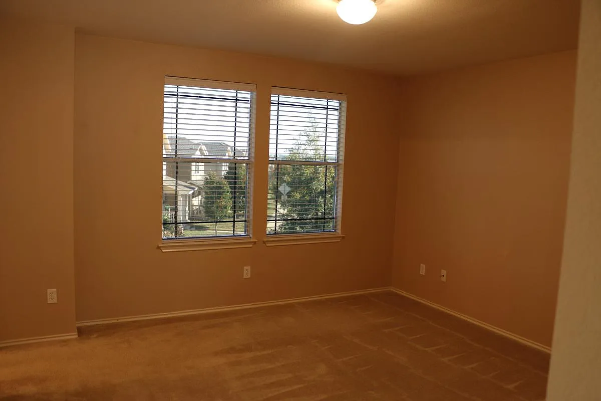 3 bed, 2.5 bath, 1456 sqft, $1,850 — Photo 4
