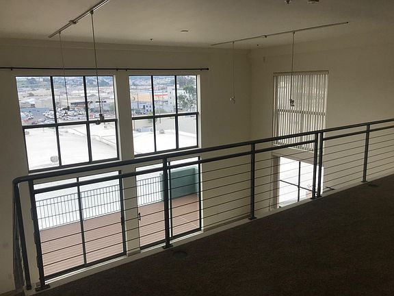 5th image of 2141 26th St Unit 202