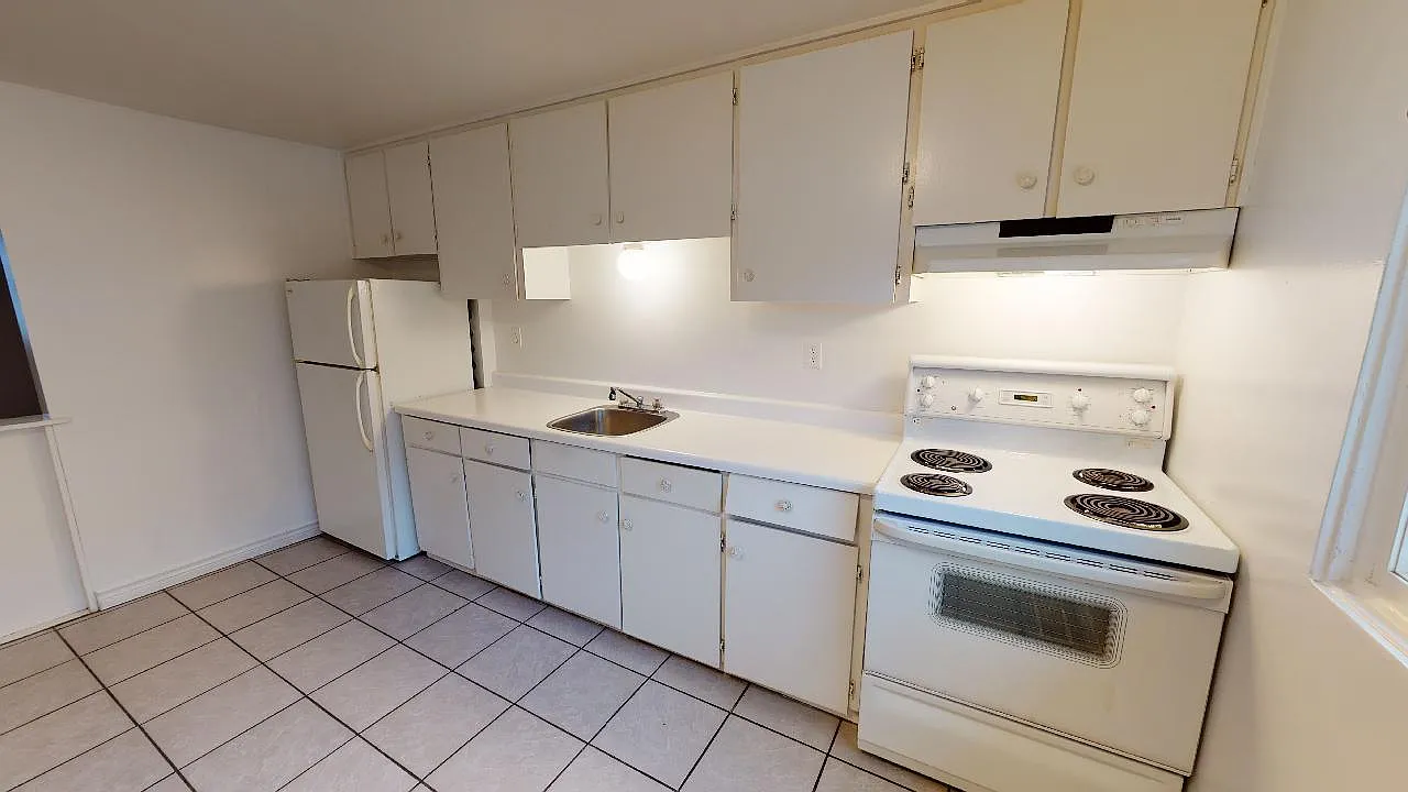 3 bed, 922 sqft, $1,895 — Photo 3