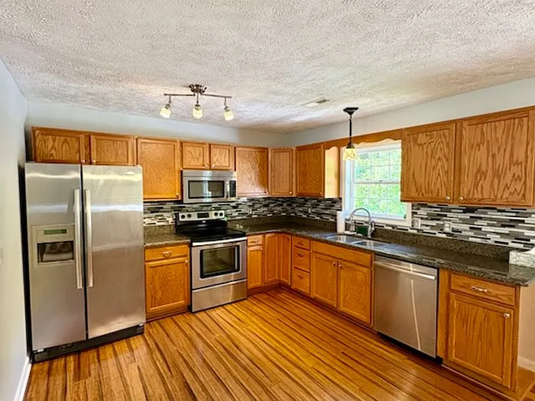 160 Burning Oaks Dr — Photo 4