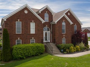 8907 Wooden Horse Dr, Louisville, KY 40229