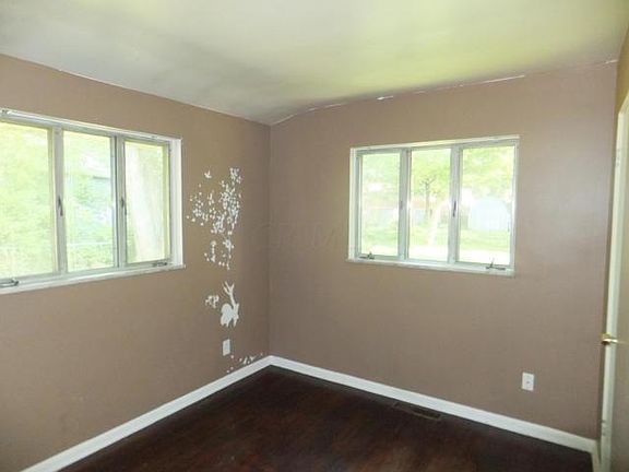 5th image of 55 Mariemont Dr N