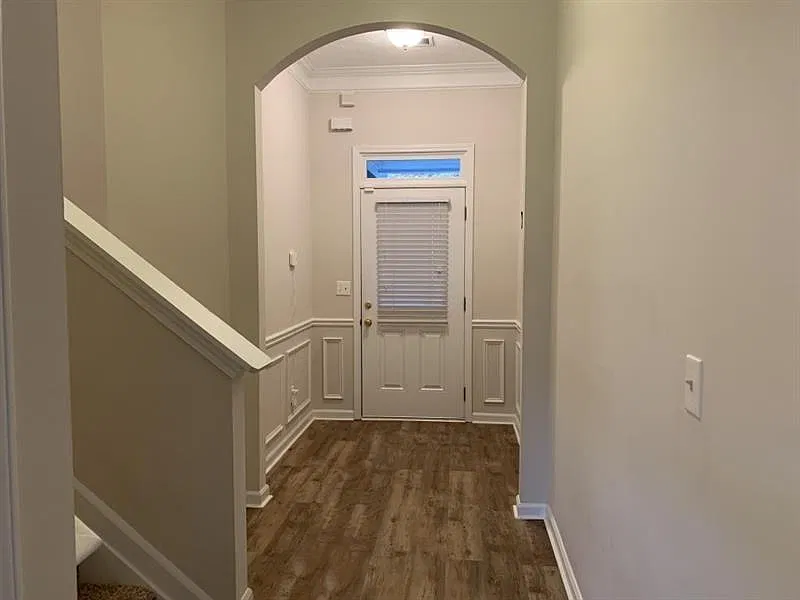 3 bed, 2.5 bath, 2046 sqft, $2,000 — Photo 2