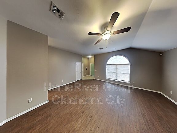 2nd image of 4013 Queens Dr