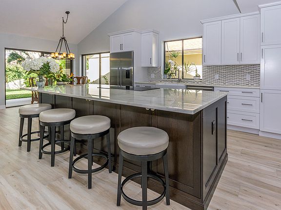 4th image of 326 Leeward Dr
