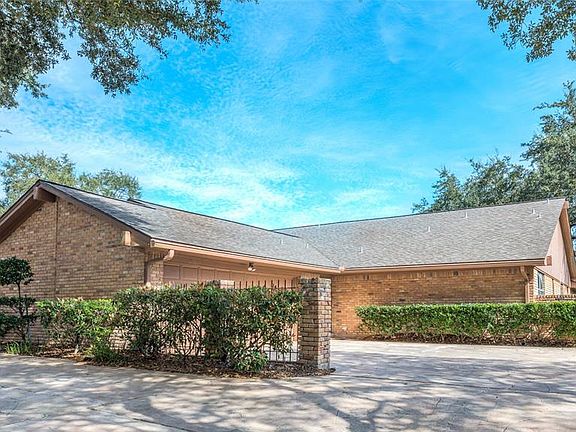 3rd image of 2214 Country Club Blvd