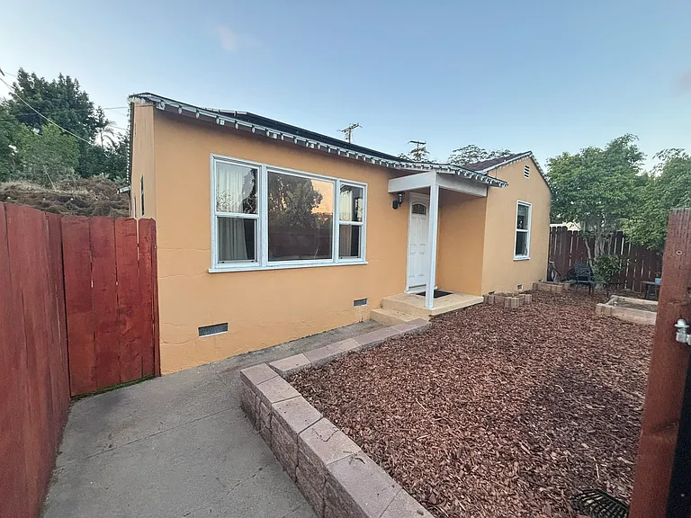 7290 University Ave — Photo 2