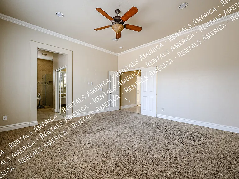 2211 W Olive Way — Photo 29