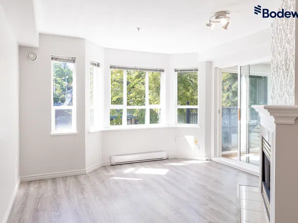 2545 Broadway W, Vancouver, BC V6K 2E9