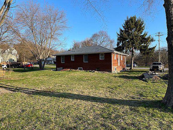 3rd image of 35 Birdsall Ave