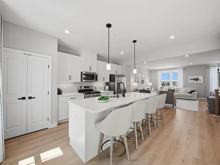 201 Yellowwood Ct — Photo 8