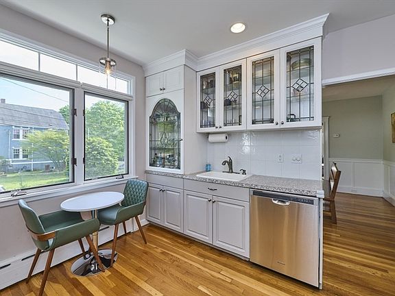 5th image of 208-210 Wachusett St Unit 1