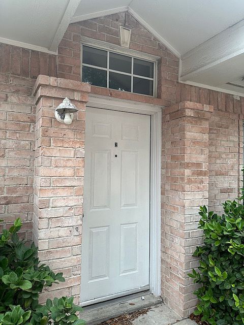 1st image of 1603 Lexington Cir APT 2
