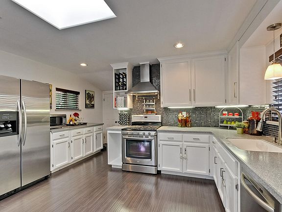 5th image of 3128 Vistamont Dr