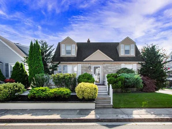 122 N Barclay Ave, Margate, NJ 08402