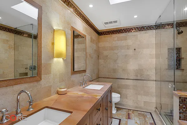 Rented by CORE | media 11