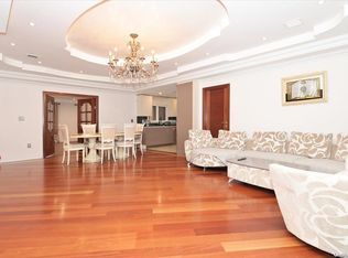 989 Bell Ct, Valley Stream, NY 11580