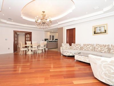 989 Bell Court, Valley Stream, NY, 11580