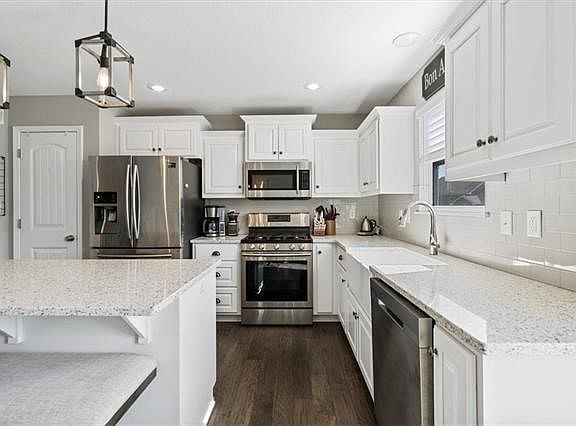 4th image of 9509 N Lenox Pl
