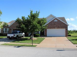 632 Ember Crest Dr, Fairview Heights, IL 62208