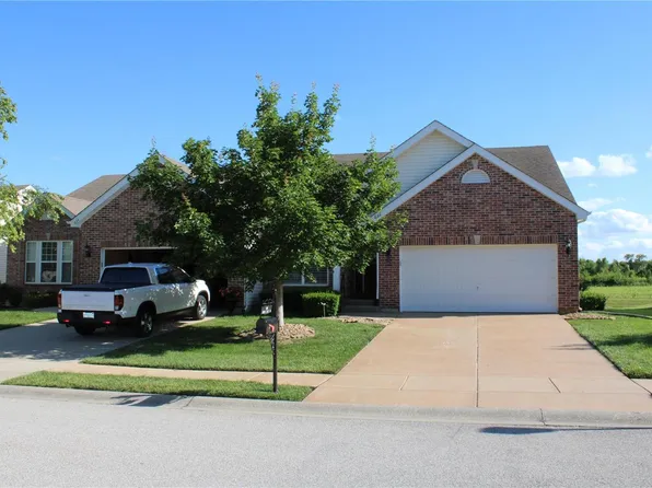 632 Ember Crest Dr, Fairview Heights, IL 62208