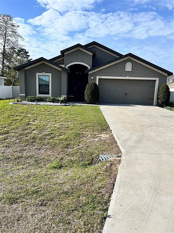 4 bed, 2.0 bath, 1869 sqft, $2,000 — Photo 1