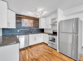 150 Park St W