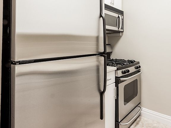 5th image of 30 W 63rd St APT 3V