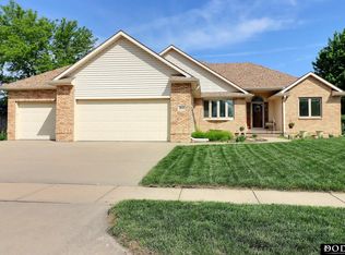2820 Sunburst Dr, Fremont, NE 68025