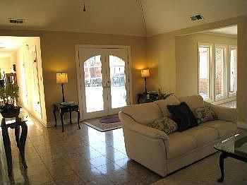 4th image of 220 Diamond Ave