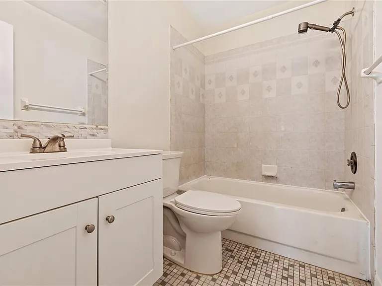 7607 Glades Ct — Photo 13