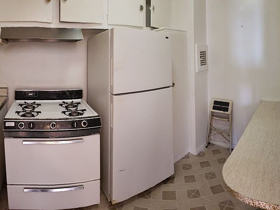 4th image of 465 E 7th St APT 7H