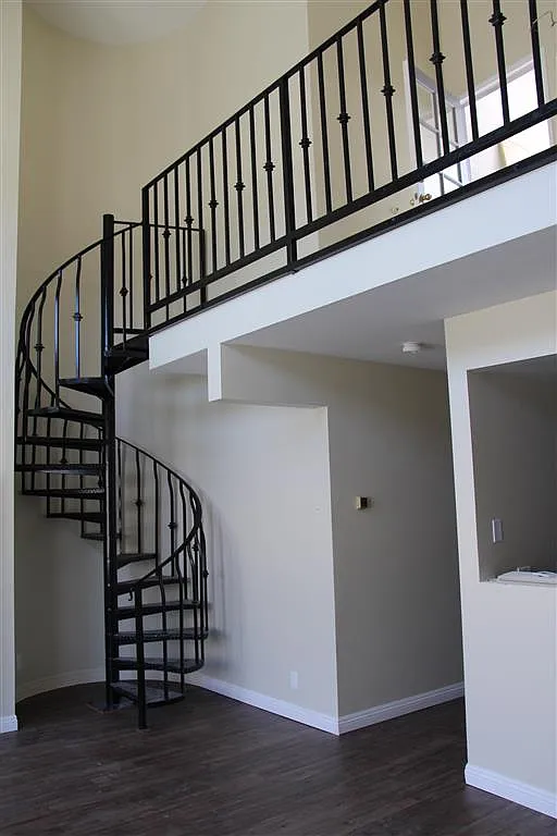 Ocean Elements at Alamitos Beach Apartments — Photo 2