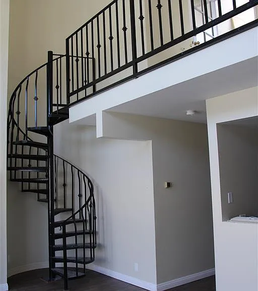 Ocean Elements at Alamitos Beach Apartments — Photo 3