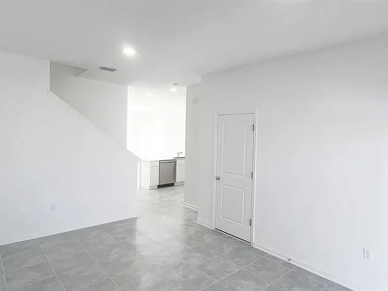 2562 Skyline Loop — Photo 3