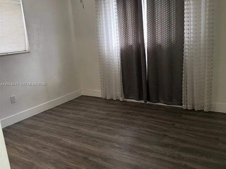 502 NE 163rd St — Photo 12