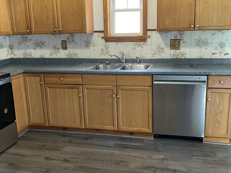 kitchen view-sink/stove