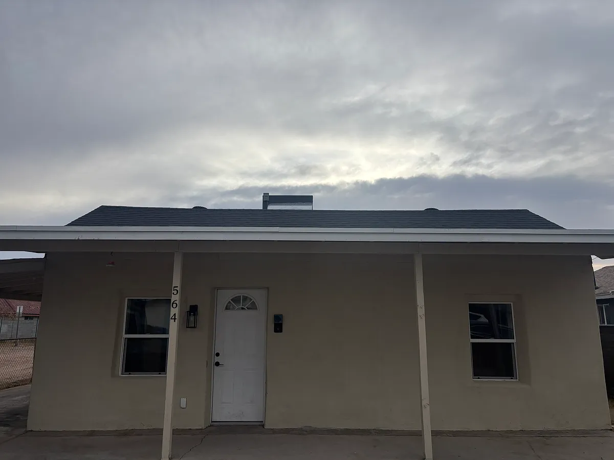 Building Photo - 564 N Sirrine #A