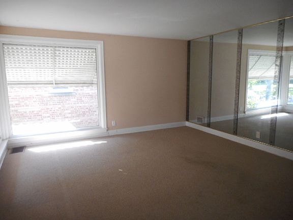 2nd image of 5044 N Oconto Ave