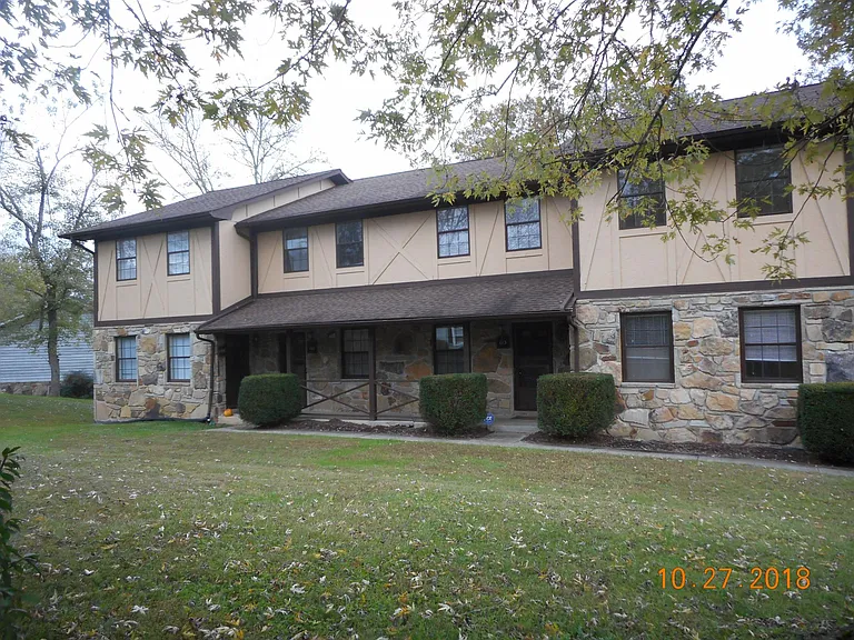 109 Goldenview Ln — Photo 2