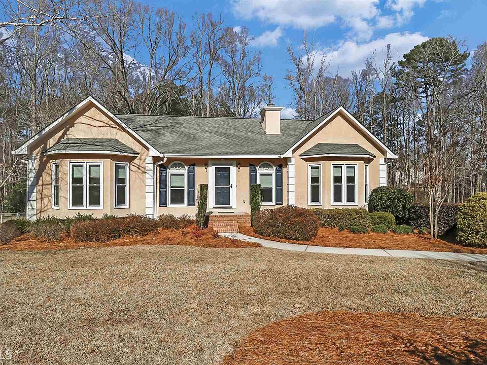 1st image of 285 London Ln