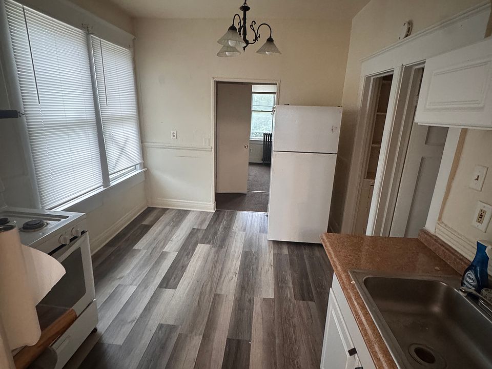 1st image of 1021 E Wright St #3